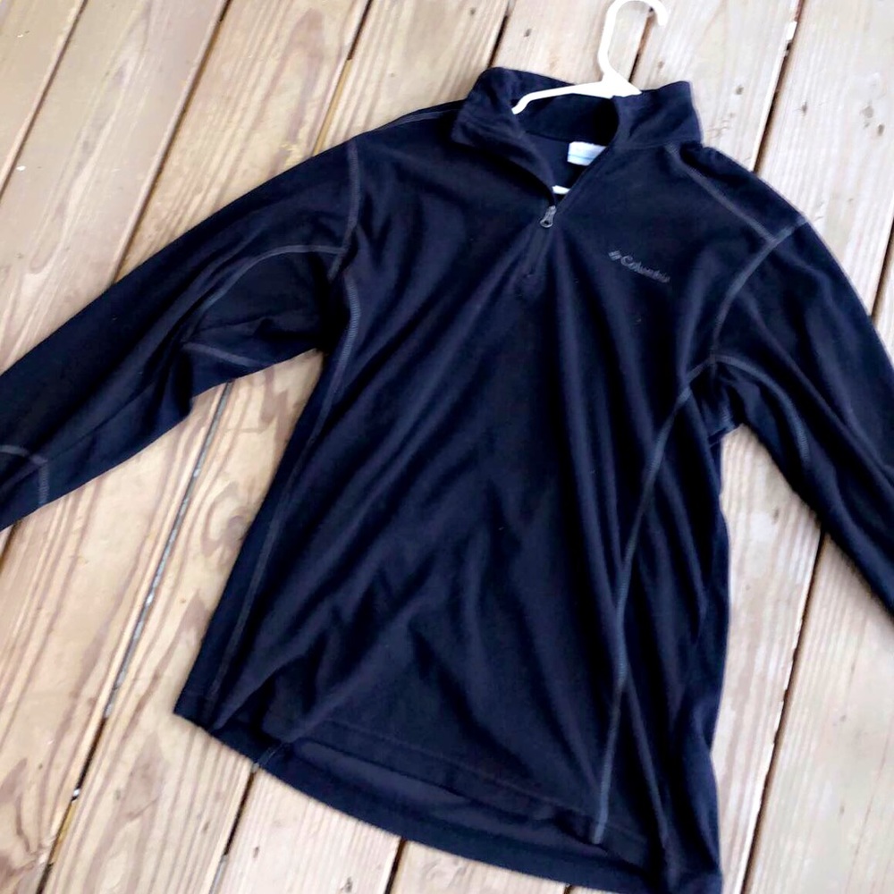 Black, Columbia zip up, in perfect condition, Dm if your interested! :)